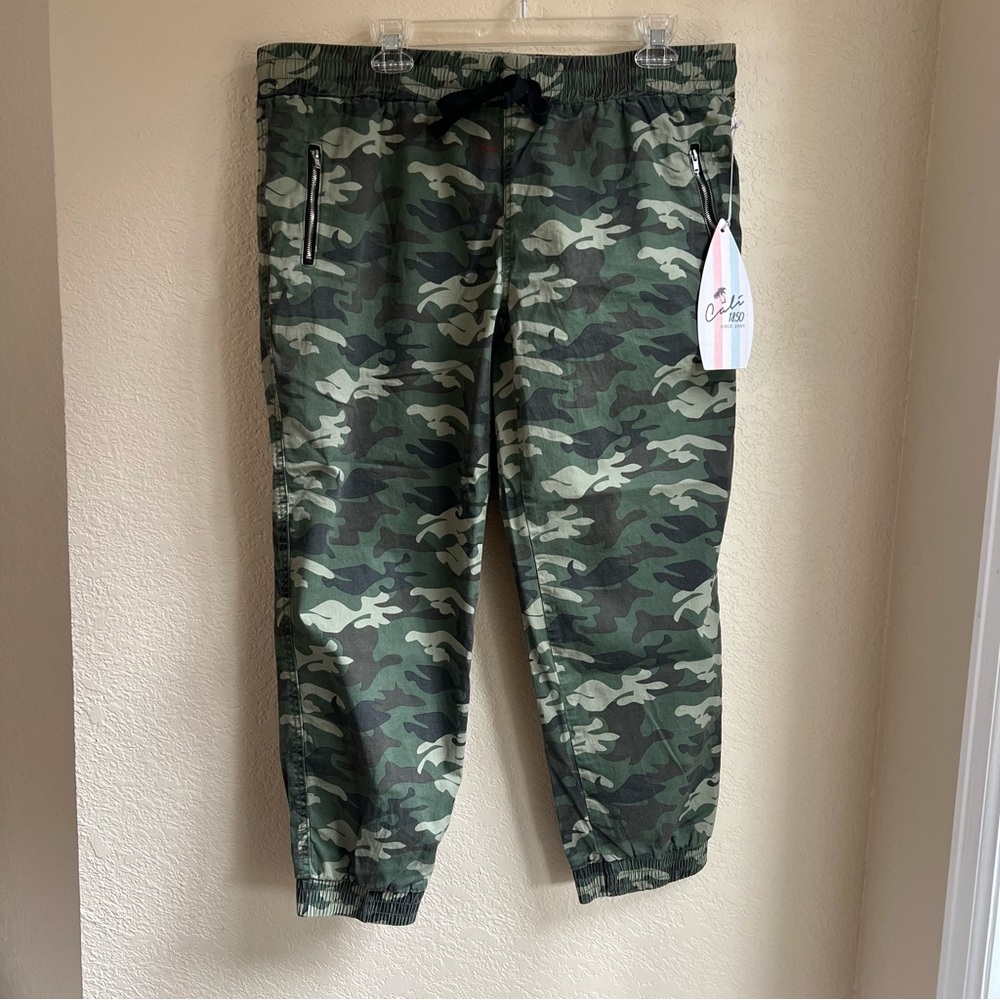 Camo Jogger Pants Juniors size XL, casual street wear, new with tags